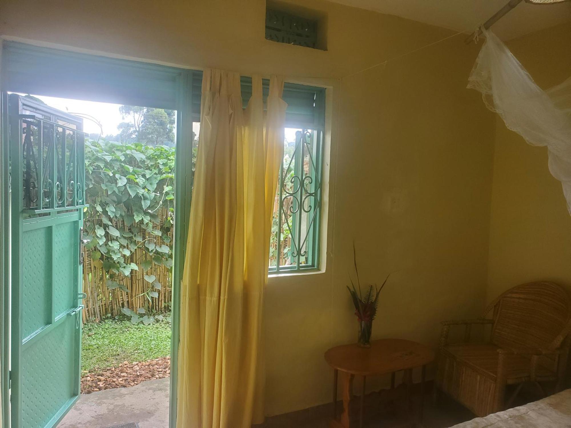 Gaia Eco Hub Bnb Fort Portal Luaran gambar